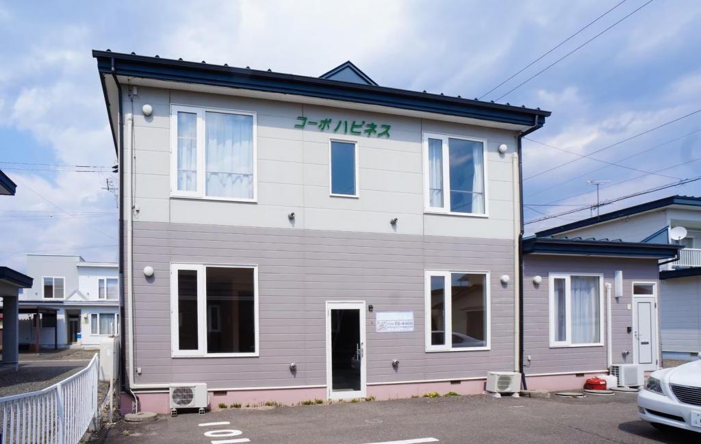 コーポハピネス