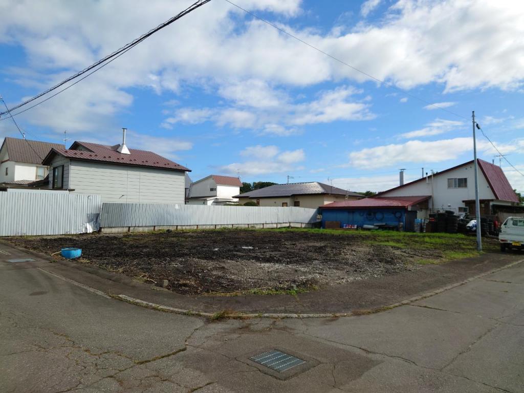 北西角地の売地・建築条件無・湧水が出ます「処理工事済」