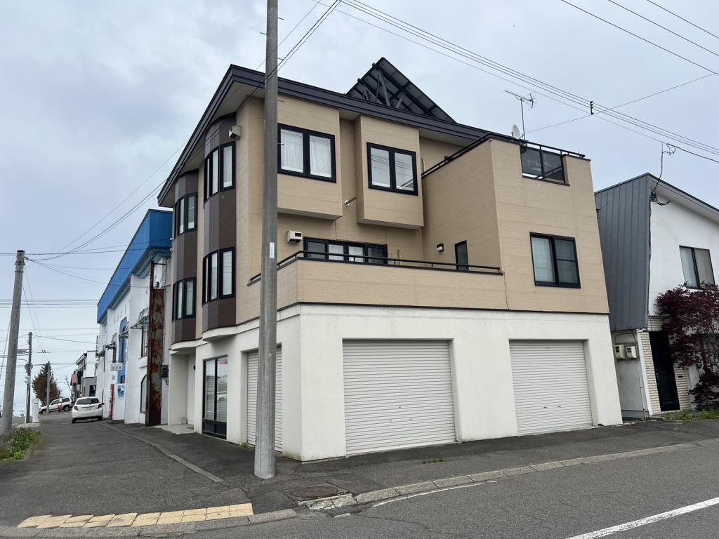 広尾町本通8丁目14番地2ガレージ付き2世帯戸建 外観