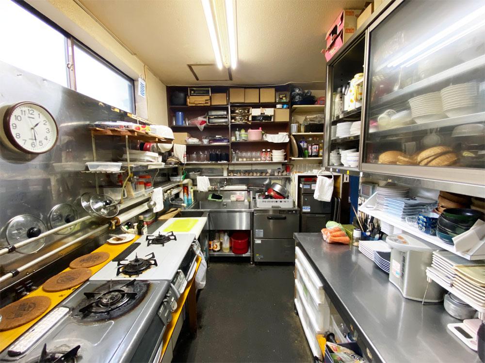 すぐに開店可能　広い駐車場付で11台可　居酒屋店舗兼住宅 内観
