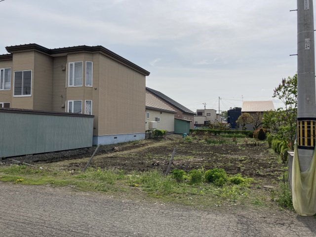 西１３条南１４丁目【敷地面積約１１０坪！用途多彩！】 内観