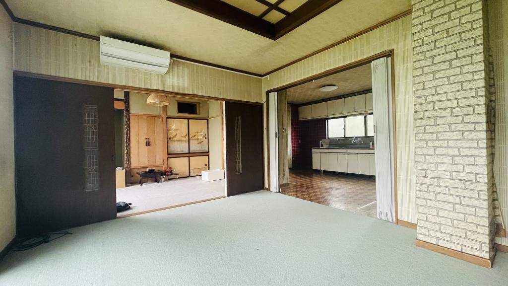 ※価格改定※　2台分カーポート付！緑陽台仲区　中古住宅 内観