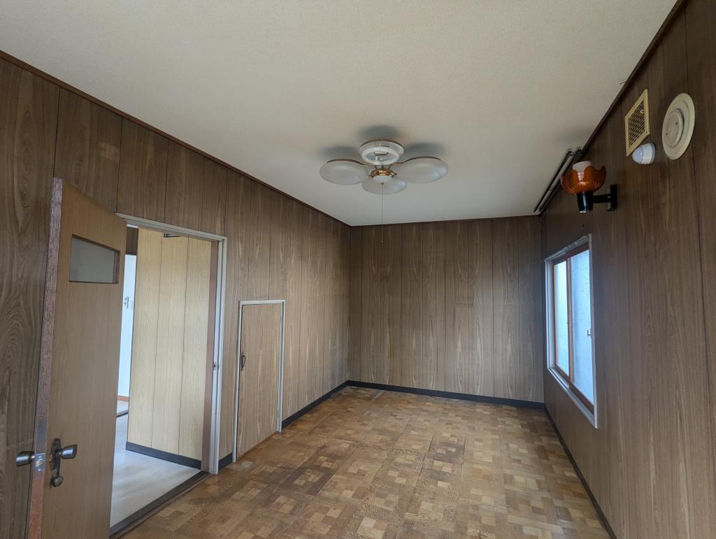 【中古住宅】音更町柳町仲区4番地2 内観