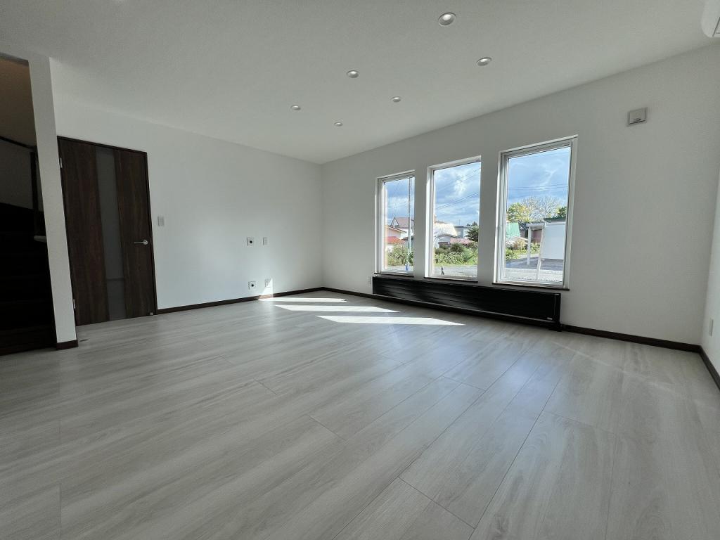 帯広市西24条南2丁目　新築住宅(外観黒♪) 内観