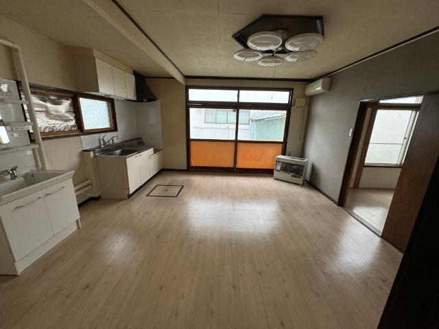 収益戸建３棟　緑ケ丘東通東３，４，１２ 内観