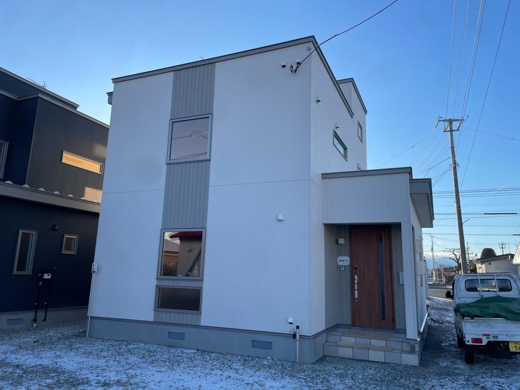 西１９条南3丁目　ロフトのある新築住宅　角地 外観