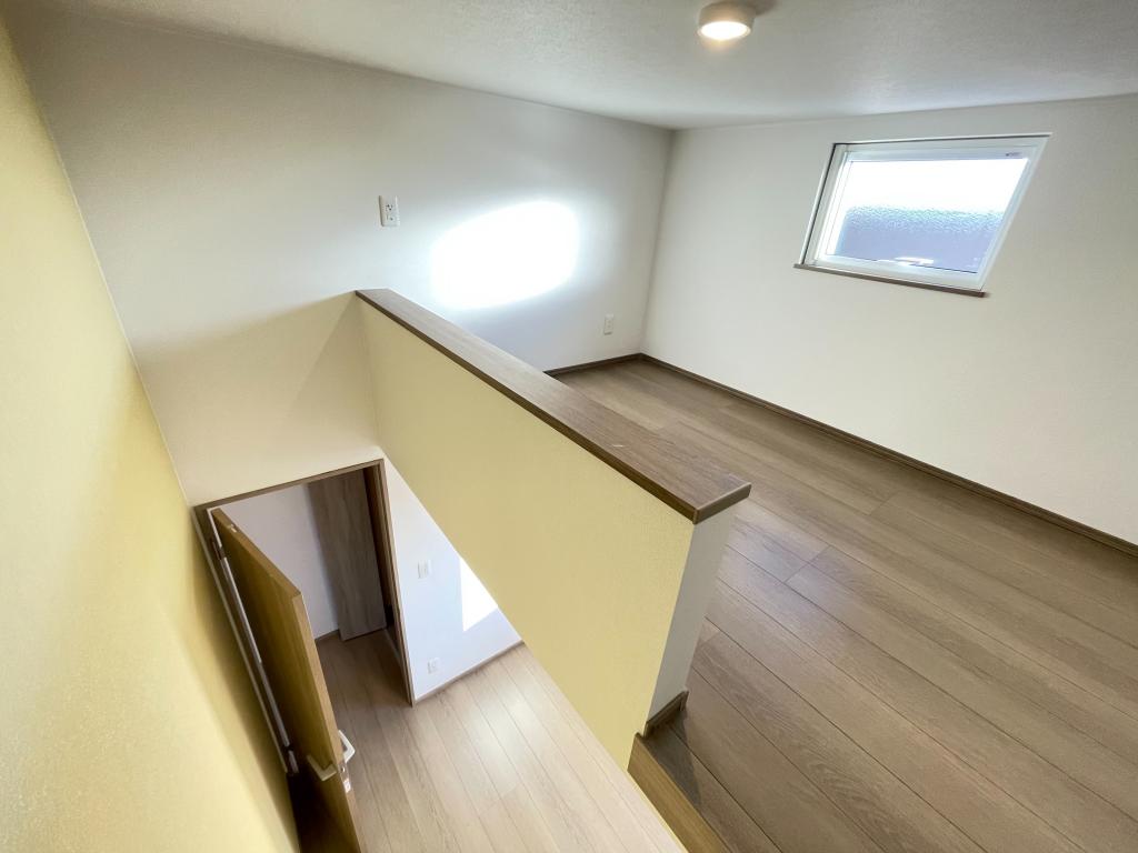 西１９条南3丁目　ロフトのある新築住宅　角地 内観