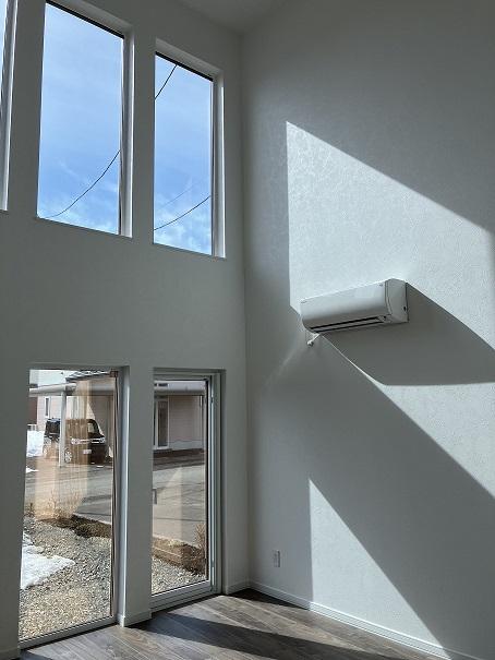  リビング吹抜けで開放的！帯広市西２４条 内観