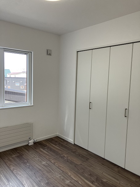  リビング吹抜けで開放的！帯広市西２４条 内観