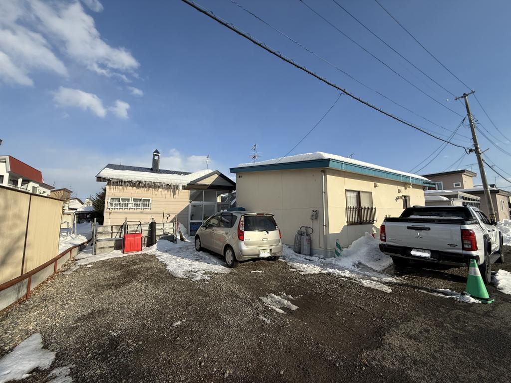 西14条北8丁目7-7　平屋２棟（オーナーチェンジ）