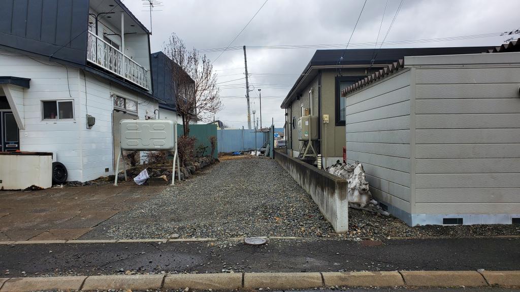 帯広市西18条南5丁目47-9　売地（旗竿地）　解体更地渡し　建築条件なし　