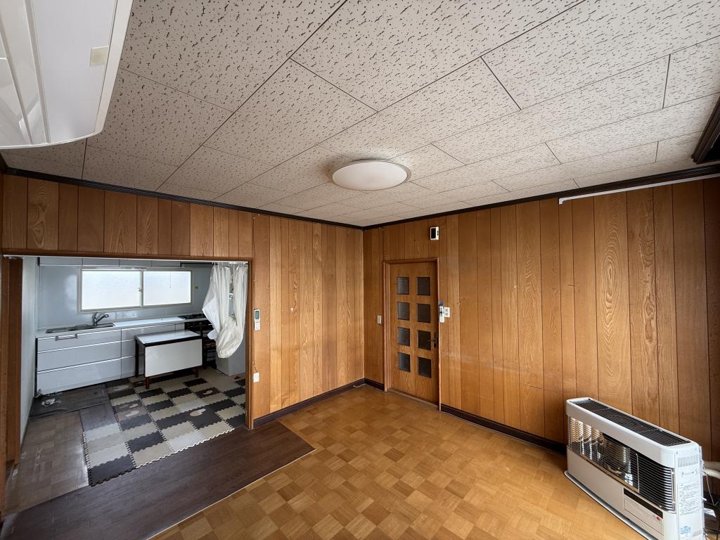 ＼リノベに最適／中古住宅７５０万 内観