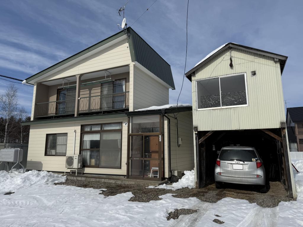 ＼リノベに最適／中古住宅６００万 外観