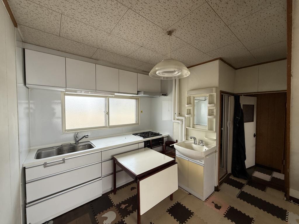 ＼リノベに最適／中古住宅６００万 内観