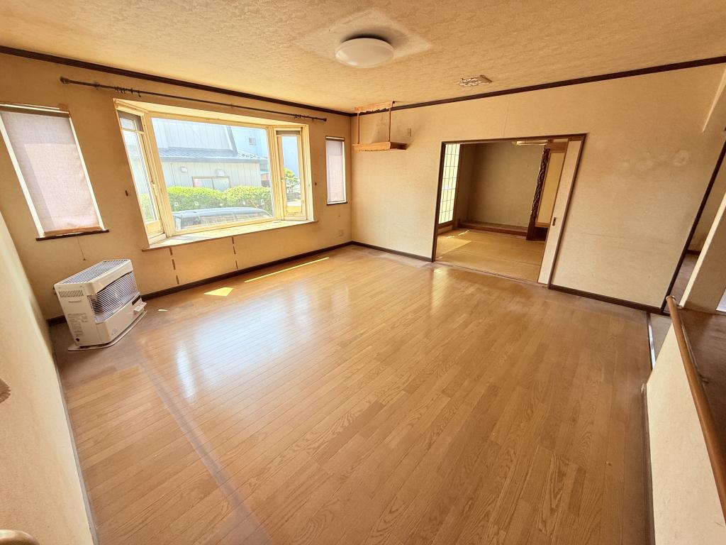 西16条南30丁目の中古戸建　延床150㎡越えのリノベ向け物件♪  内観