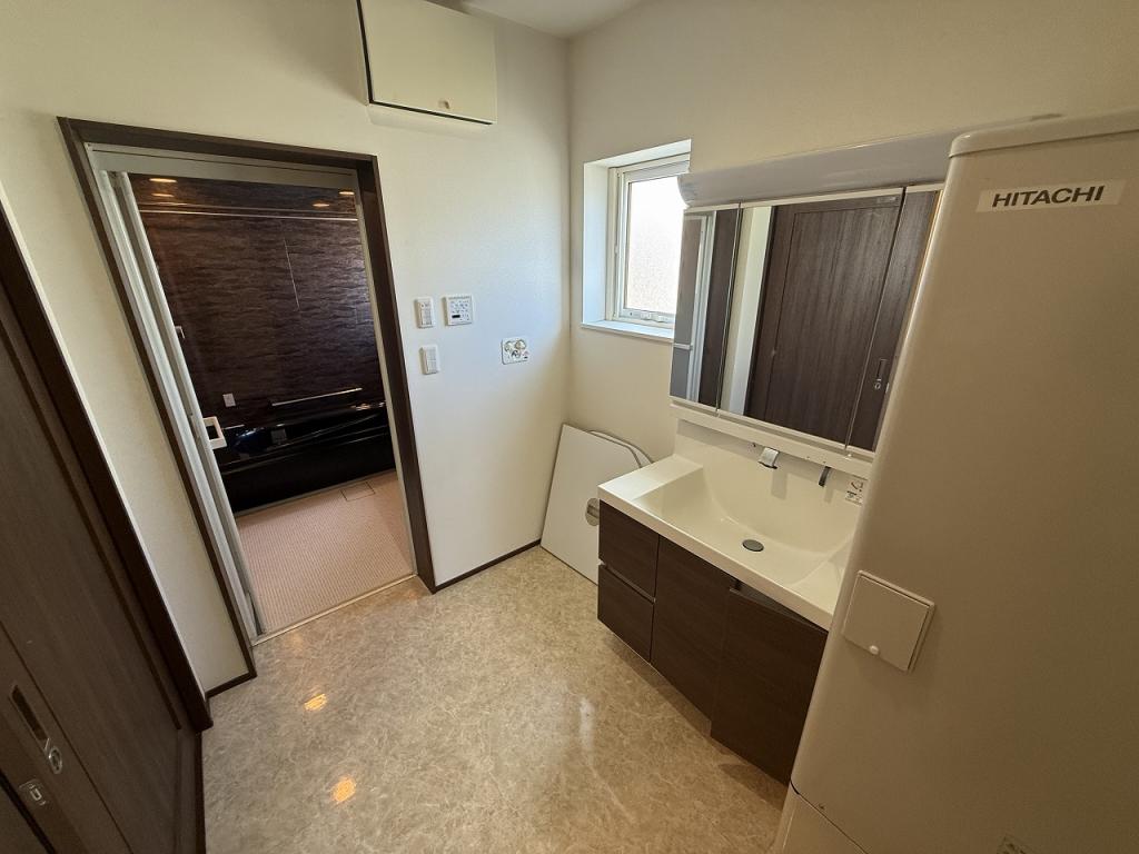 帯広市西１６条南４丁目20番7号　二世帯住宅 内観