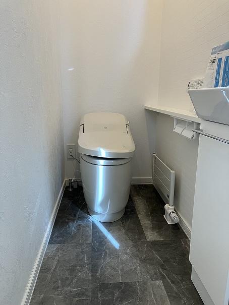 リビング吹抜けで開放的！西２４南２           内観