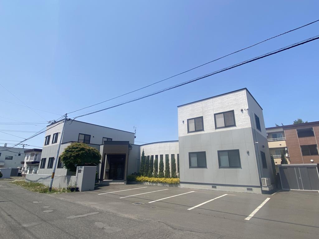 【駐車場18台可★築浅物件】西15南12　売 事務所 外観