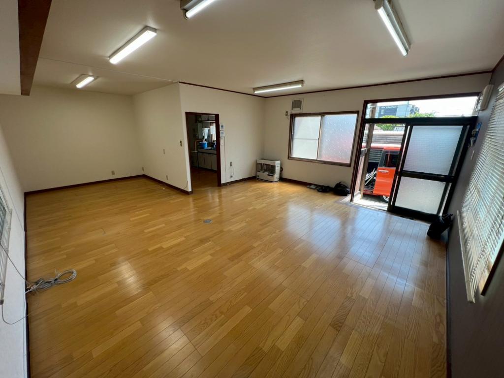 【写真追加】設備充実でフルリフォーム済♪　土地２３７坪♪　西7北5＿事務所 内観