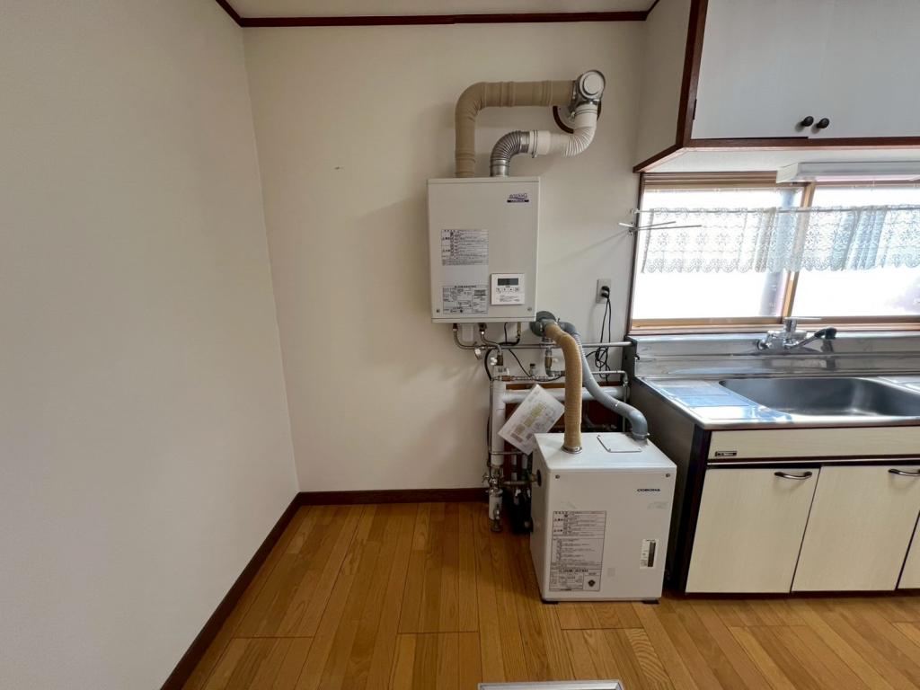 【写真追加】設備充実でフルリフォーム済♪　土地２３７坪♪　西7北5＿事務所 内観