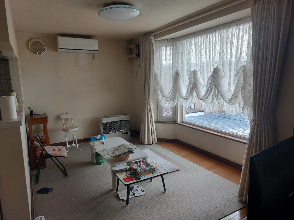 二世帯向き住宅　帯広市西２３条南４丁目 内観