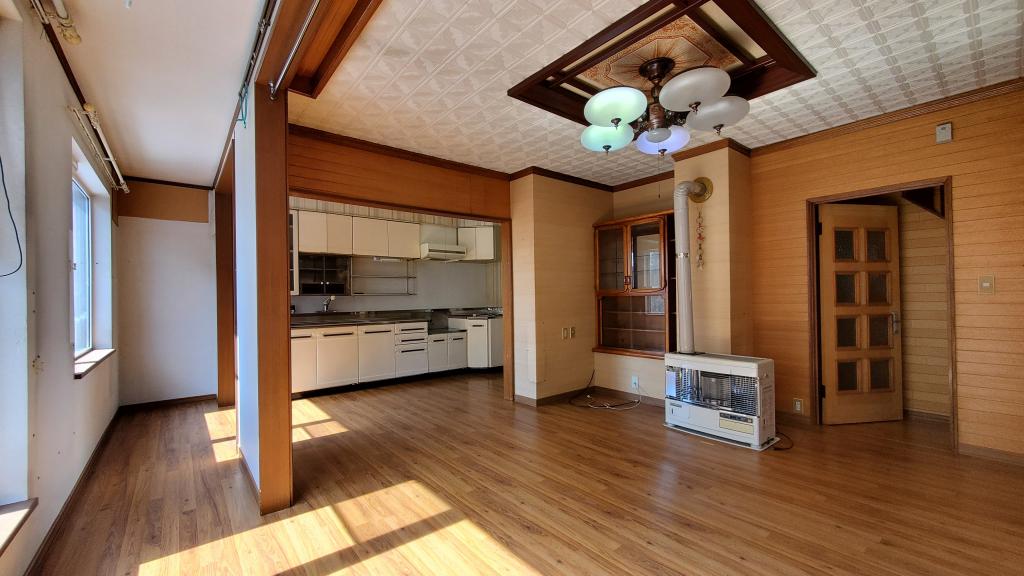 価格変更！　幕別町札内西町　売家　リフォーム向け住宅 -  内観
