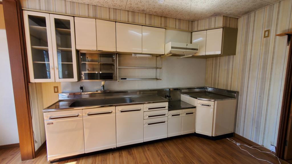 価格変更！　幕別町札内西町　売家　リフォーム向け住宅 -  内観