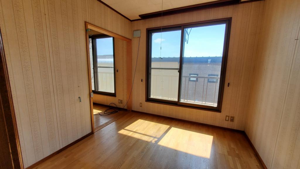 価格変更！　幕別町札内西町　売家　リフォーム向け住宅 -  内観