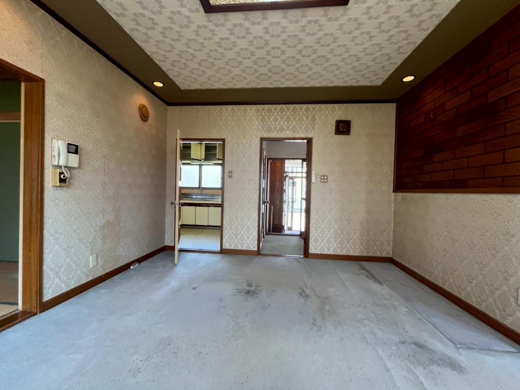 【中古住宅】　帯広市西10条南41丁目　5LDK　地下室あり 内観