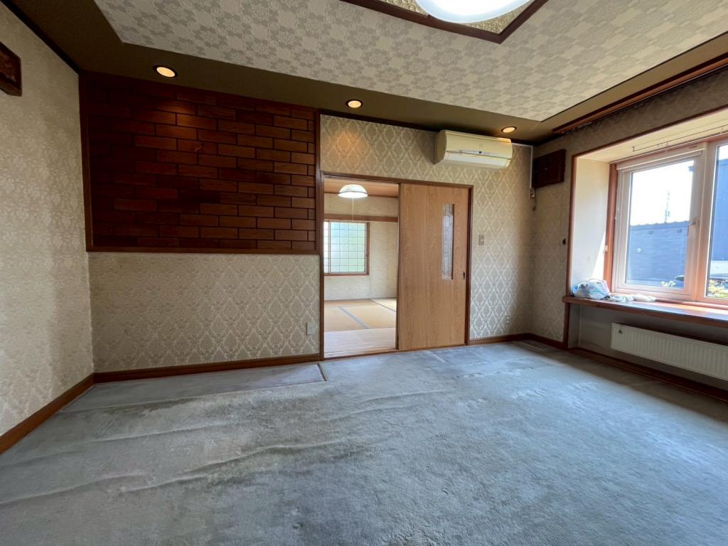 【中古住宅】　帯広市西10条南41丁目　5LDK　地下室あり 内観