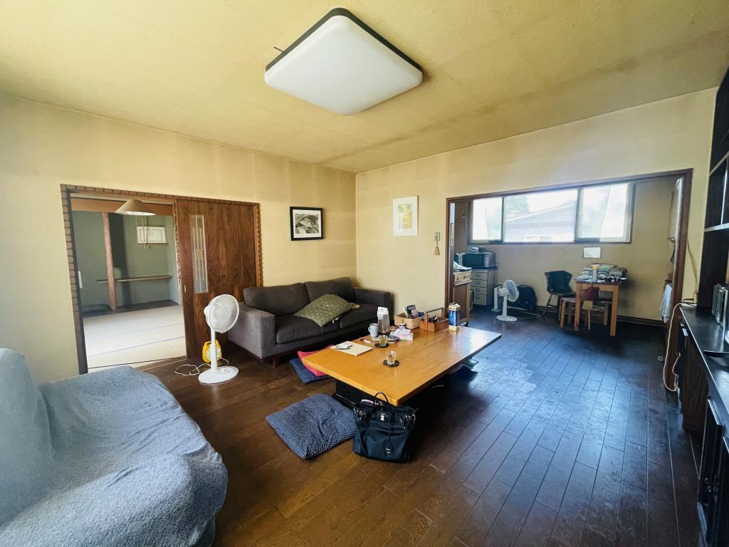 緑陽台北区　ビルトインガレージのある中古住宅 内観