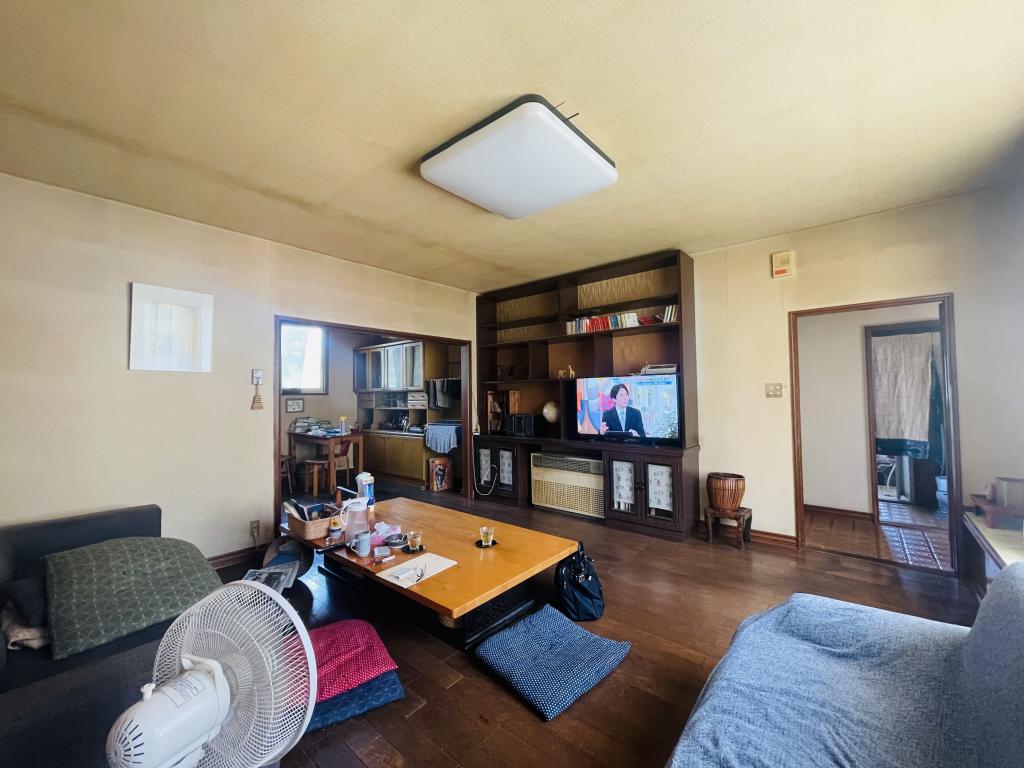 緑陽台北区　ビルトインガレージのある中古住宅 内観