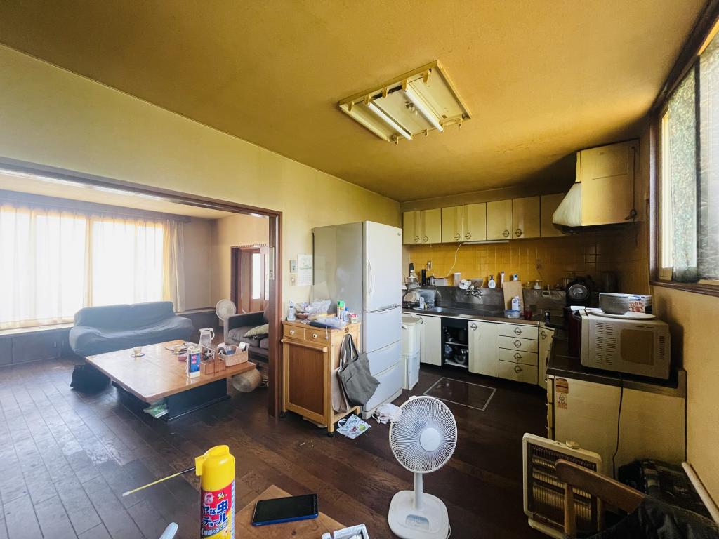 緑陽台北区　ビルトインガレージのある中古住宅 内観