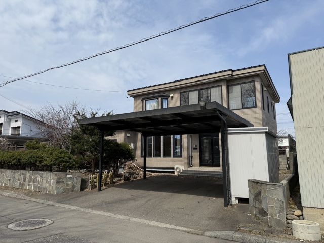 帯広市大空町７丁目【人気の南道路付で日当り良好！】