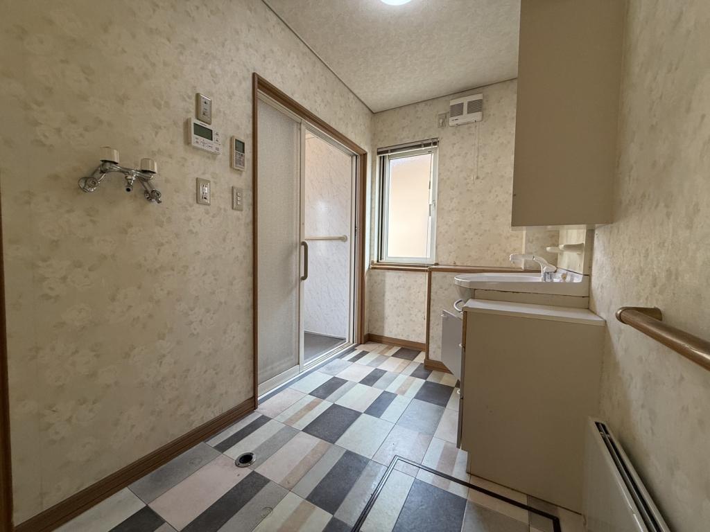 帯広市大空町７丁目【人気の南道路付で日当り良好！】 内観