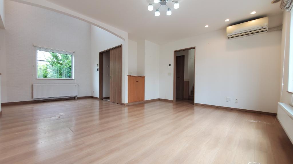 価格改定！帯広市西21条南3丁目　南向き住宅　開西小区域　吹抜けあり  内観