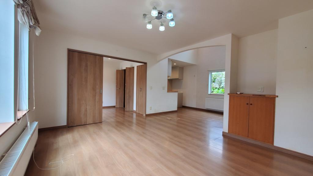 価格改定！帯広市西21条南3丁目　南向き住宅　開西小区域　吹抜けあり  内観