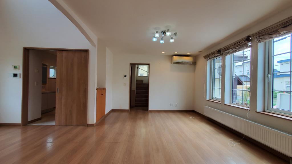 価格改定！帯広市西21条南3丁目　南向き住宅　開西小区域　吹抜けあり  内観