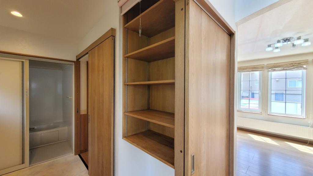 価格改定！帯広市西21条南3丁目　南向き住宅　開西小区域　吹抜けあり  内観