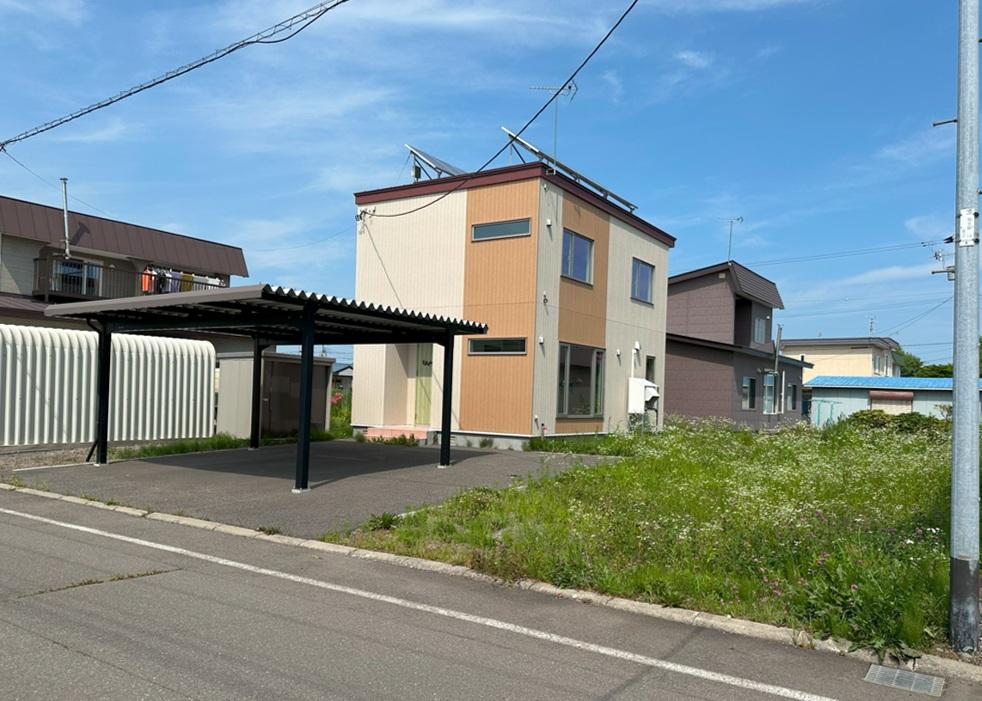 幕別町旭町　築浅　太陽光発電パネル搭載　中古住宅 外観