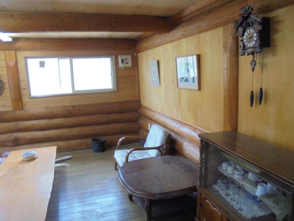 帯広市八千代町　ログハウス付売土地 内観