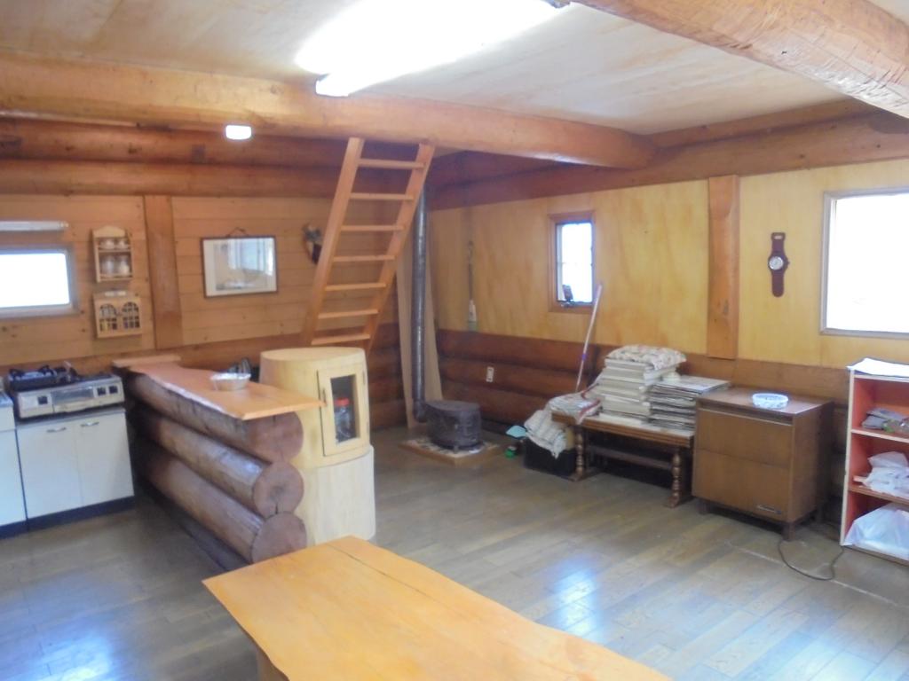 帯広市八千代町　ログハウス付売土地 内観