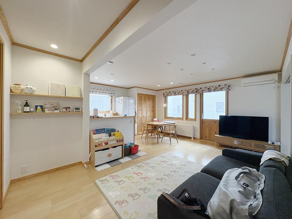 【カーポート・物置付き★築浅物件】東10南16　中古住宅 内観