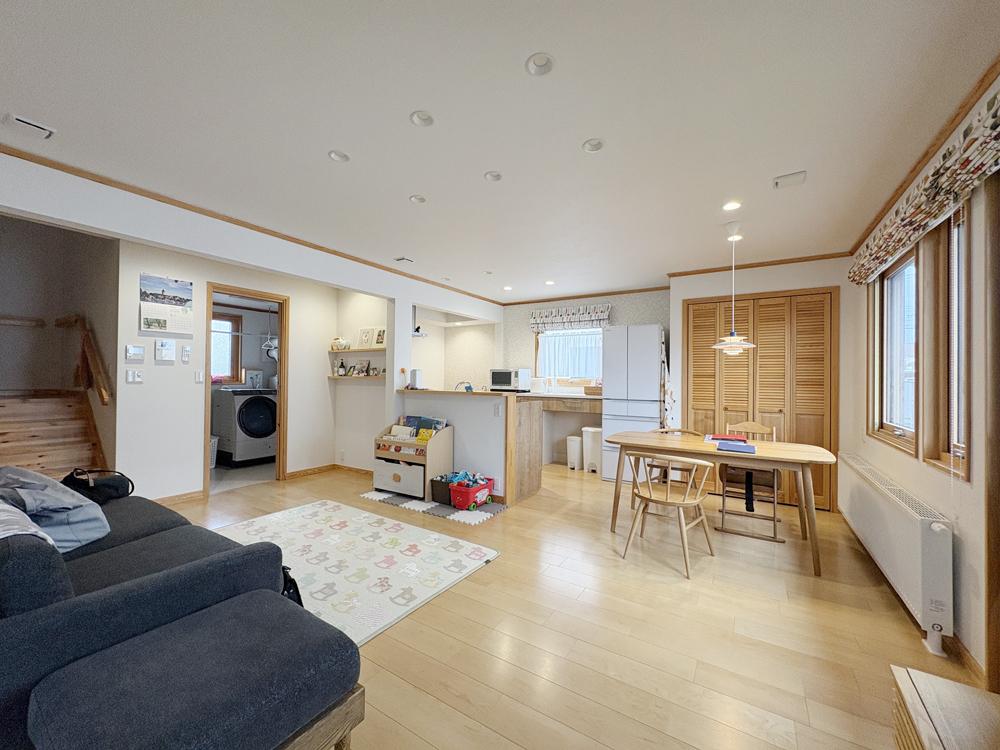 【カーポート・物置付き★築浅物件】東10南16　中古住宅 内観