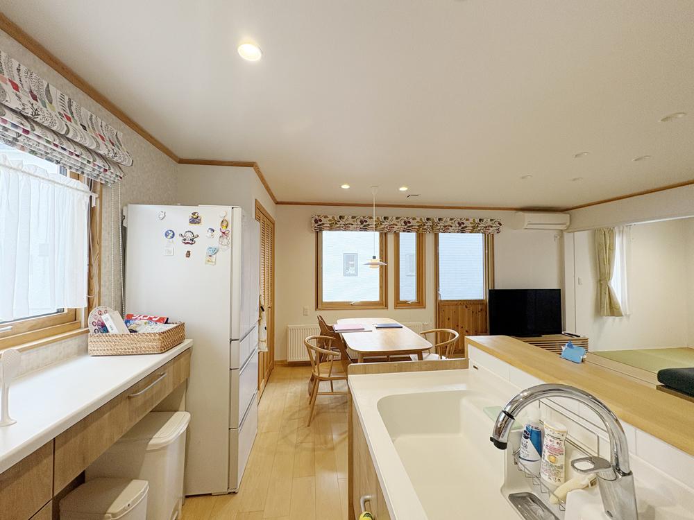 【カーポート・物置付き★築浅物件】東10南16　中古住宅 内観
