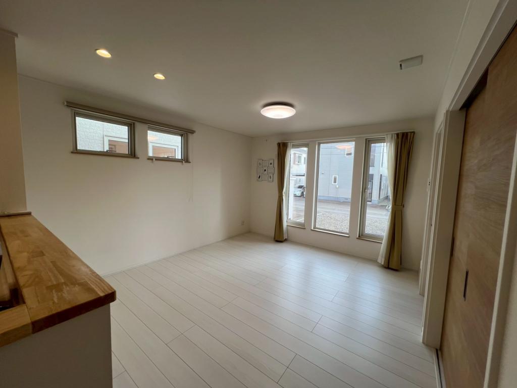 【写真追加】♪築5年♪　都市ガス♪　南向き♪　西21南2＿中古住宅 内観