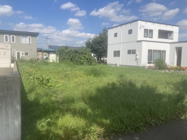 西１８条南３丁目【新緑通沿いに南道路付きの土地が登場！】 内観