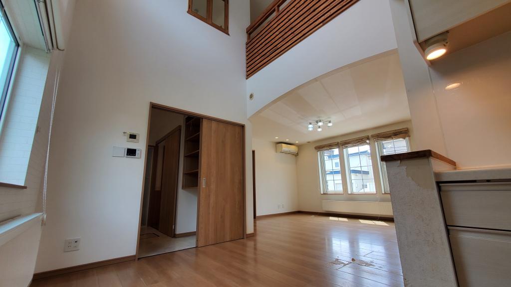 価格改定！帯広市西21条南3丁目　南向き住宅　開西小区域　吹抜けあり  -  内観