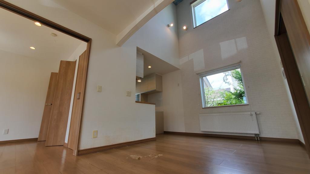 価格改定！帯広市西21条南3丁目　南向き住宅　開西小区域　吹抜けあり  -  内観
