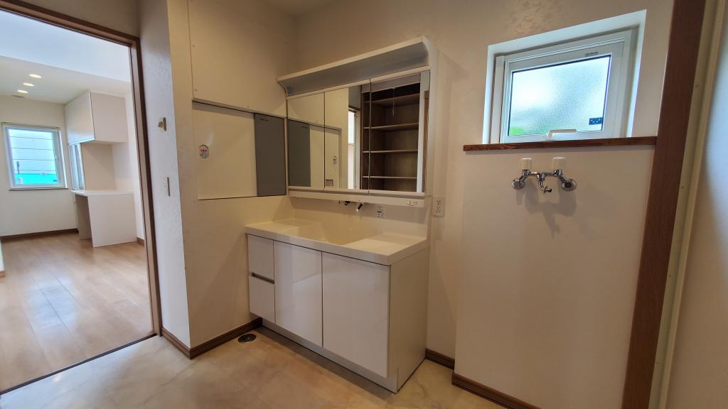 価格改定！帯広市西21条南3丁目　南向き住宅　開西小区域　吹抜けあり  -  内観